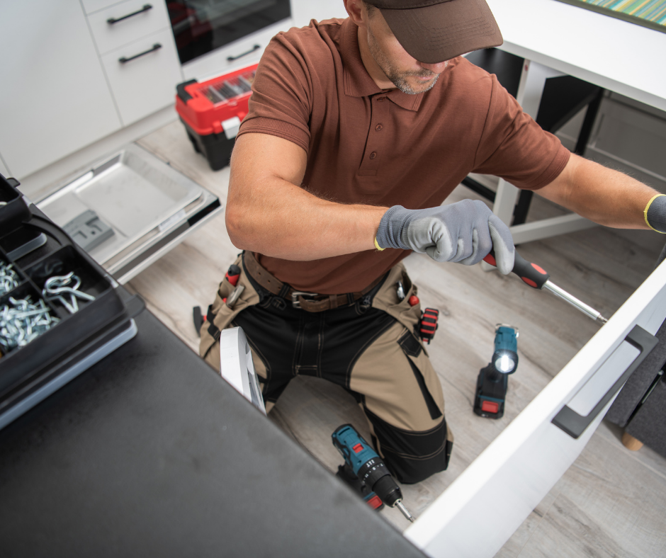 Profesjonalny fachowiec przy pracy